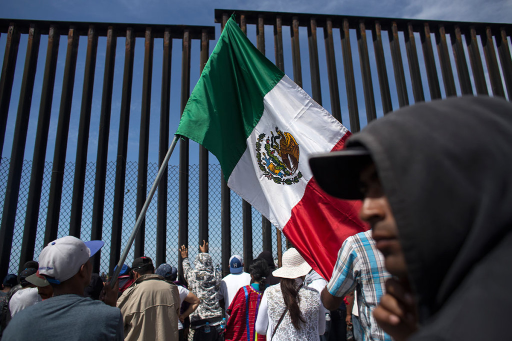 Con muro nuestra relación con México va a mejorar y vamos a sacar a los traficantes: Trump