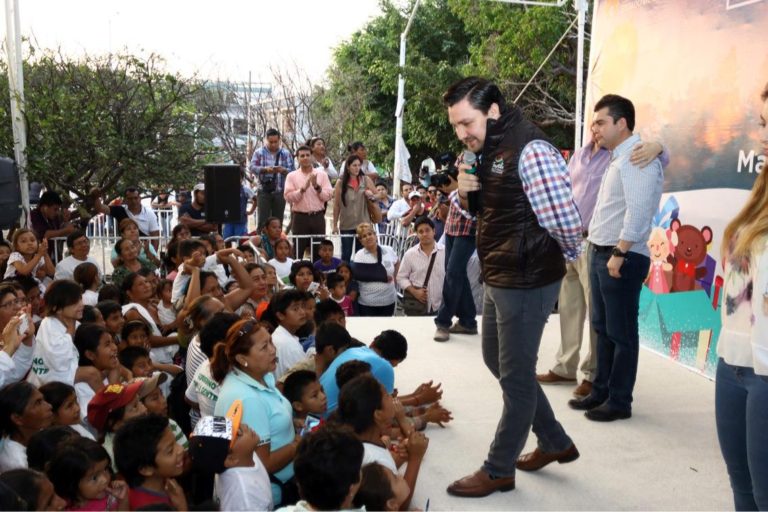 Celebra Fernando Castellanos Día de Reyes con familias vulnerables de Tuxtla Gutiérrez