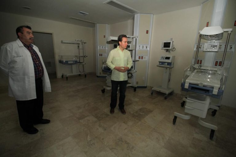 Supervisa Velasco equipamiento del Hospital de Yajalón para su puesta en marcha