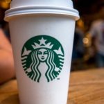 Starbucks desafía a Trump; contratará a refugiados