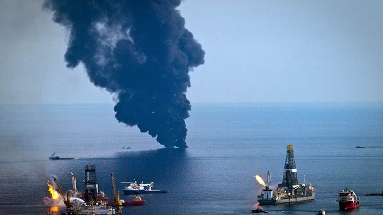 Se incendia plataforma petrolera en el Golfo de México