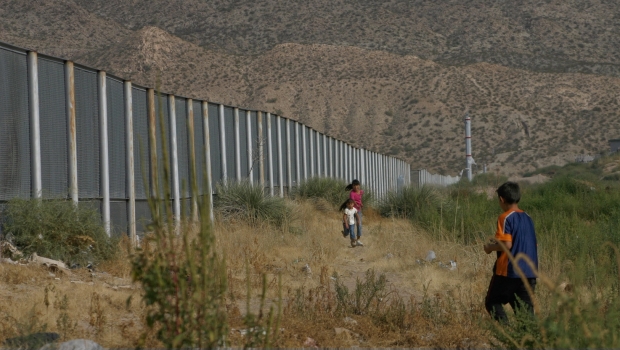 Muro se pagaría en 20 años si se gravan las remesas