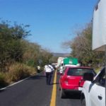 Reportan al menos seis bloqueos carreteros en Oaxaca