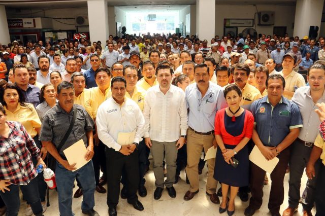 Reconoce Fernando Castellanos a la base trabajadora del Ayuntamiento de Tuxtla