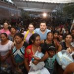 Entregan Fernando Castellanos y Martha Muñoz apoyos del programa Un Futuro Diferente