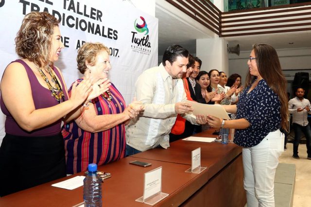 Las mujeres son ejemplo de tenacidad, fortaleza y dignidad: Fernando Castellanos