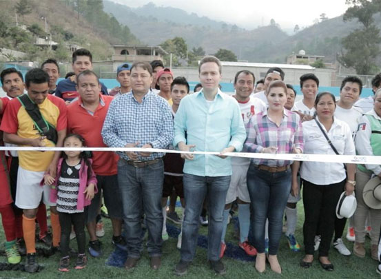 Con apoyos e insumos, cumplimos a las familias que viven del campo: Velasco