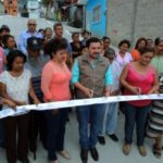 Inaugura Fernando Castellanos más calles en Albania Alta