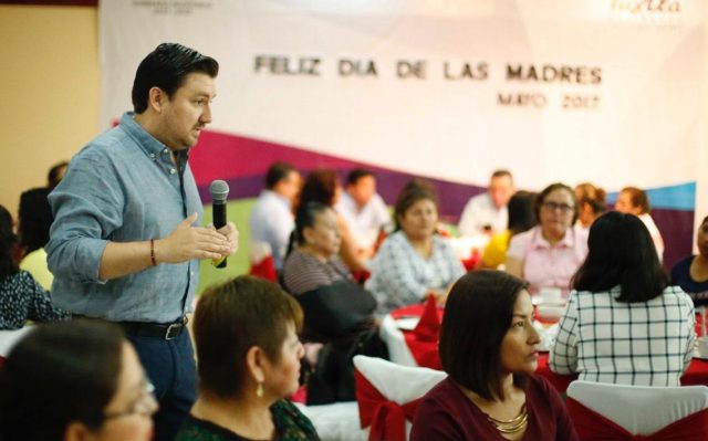 Felicita Fernando Castellanos a madres tuxtlecas en su día