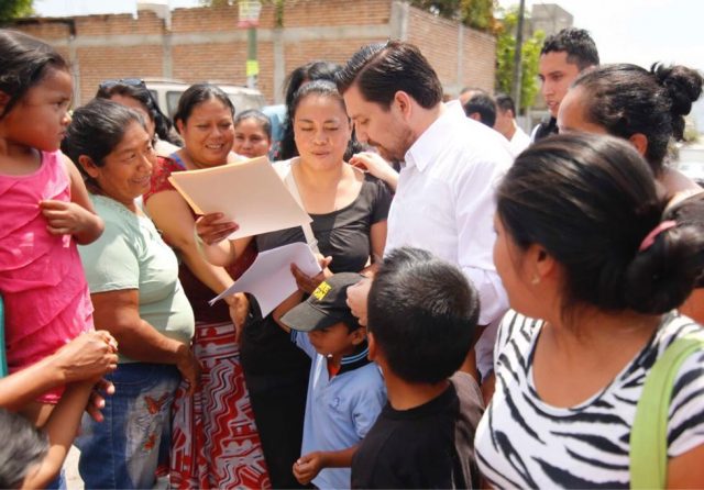 Lleva Fernando Castellanos más servicios a colonias de Tuxtla Gutiérrez