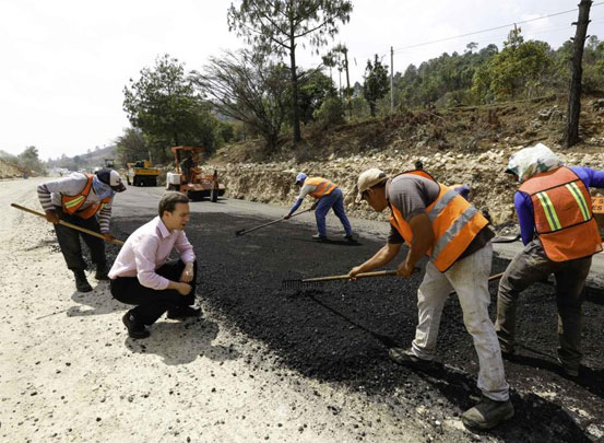 Constata MVC trabajos de rehabilitación y ampliación en carretera San Cristóbal-Comitán