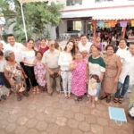 Entregan Fernando Castellanos y Martha Muñoz apoyos del programa Un Futuro DIFerente en Tuxtla