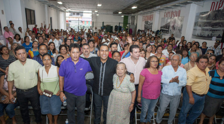 Carlos Penagos gestiona “Piso Firme”, en beneficio de familias tuxtlecas