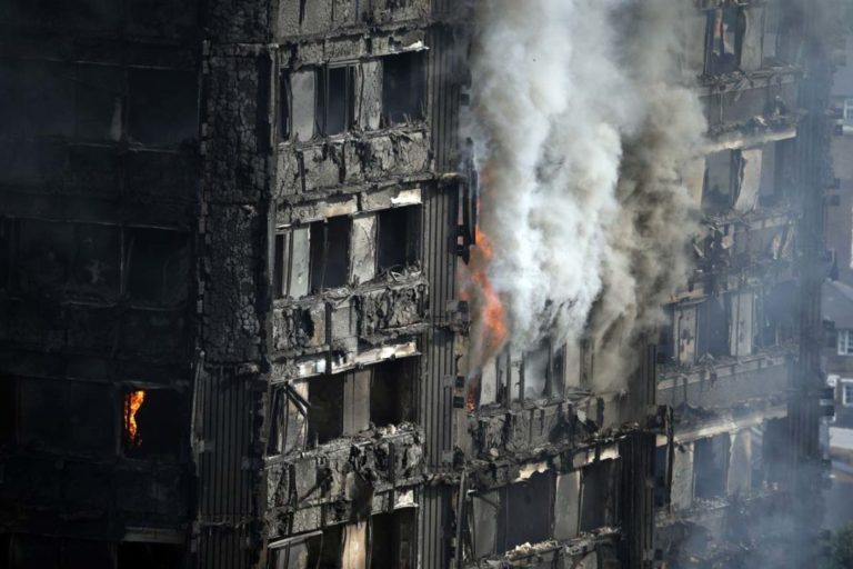 Van 17 muertos por incendio en torre residencial de Londres