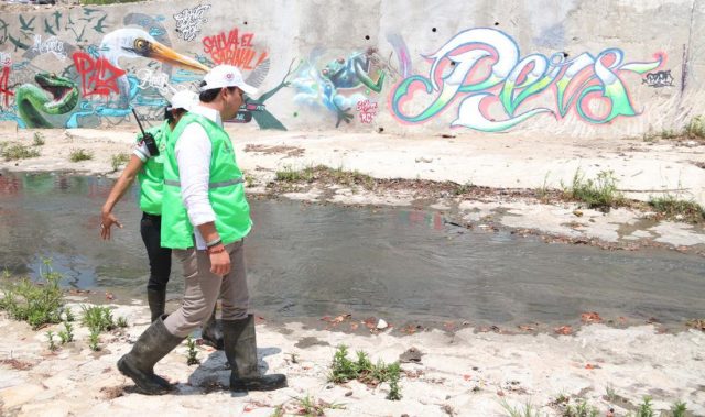 Ejecuta Fernando Castellanos acciones de limpieza y desazolve del río Sabinal ante temporada de lluvias en Tuxtla