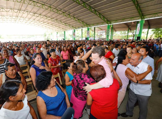 Entrega Velasco apoyos económicos y alimentarios a jefas de familia