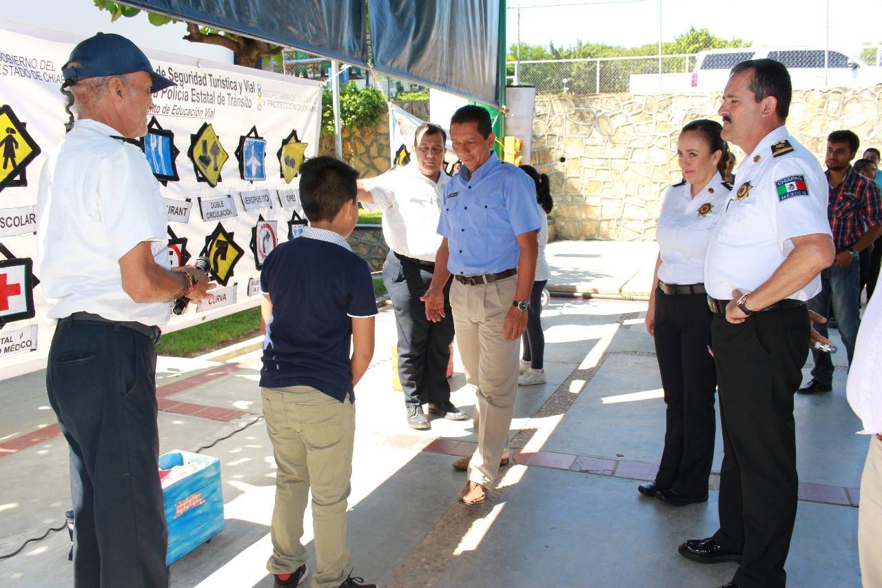 Llaven Abarca invita a niños, a “curso de verano con policías 2017”