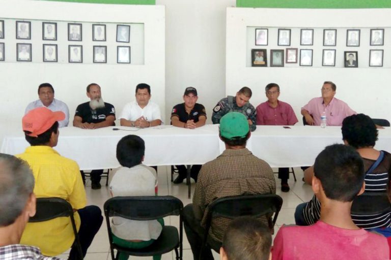 Capacita FGE  a representantes de colonias de Mazatán