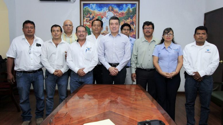 Recibe Rutilio Escandón a peritos en topografía