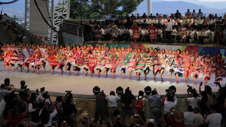 Late Oaxaca a ritmo de Guelaguetza