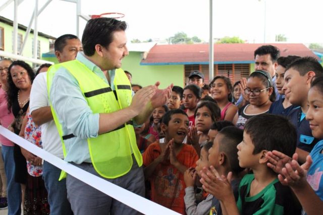 Fortalecemos la educación a favor de niñas, niños y jóvenes: Fernando Castellanos