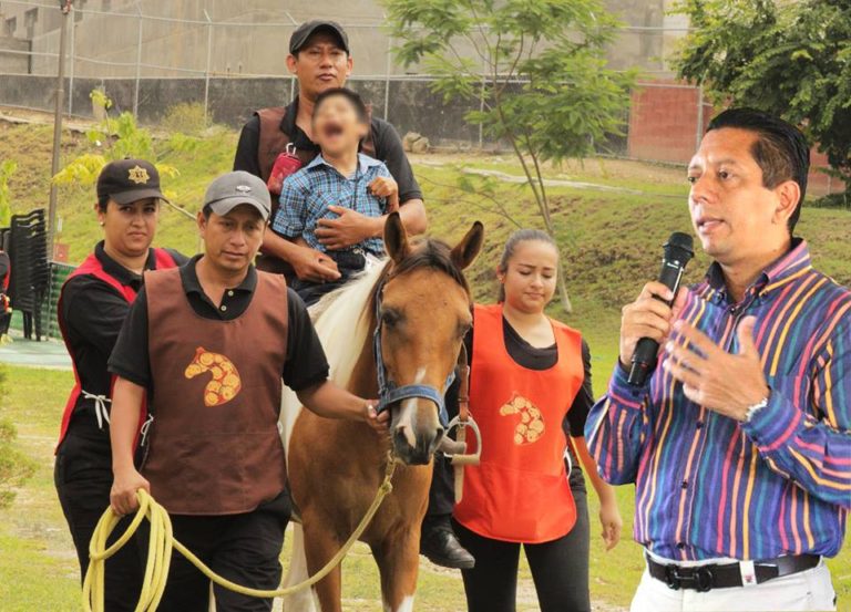 984 niños atendidos con programa de Equinoterapia de la SSyPC