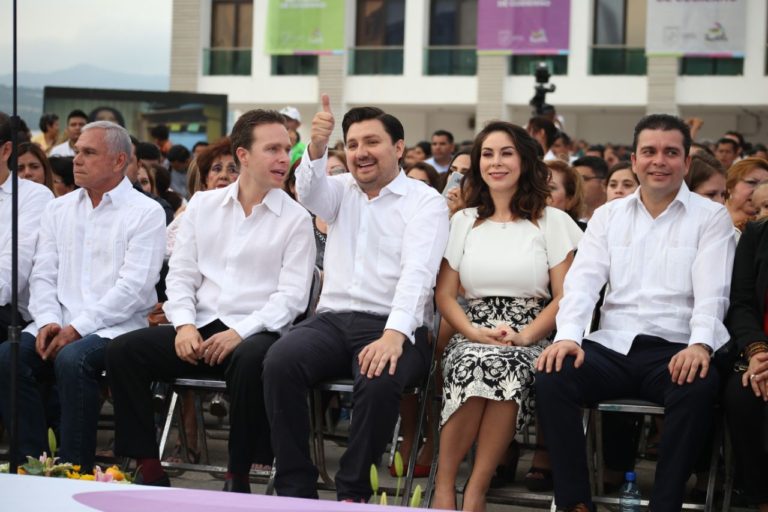 Pueblo y gobierno de Tuxtla agradecen al gobernador Manuel Velasco por su apoyo.