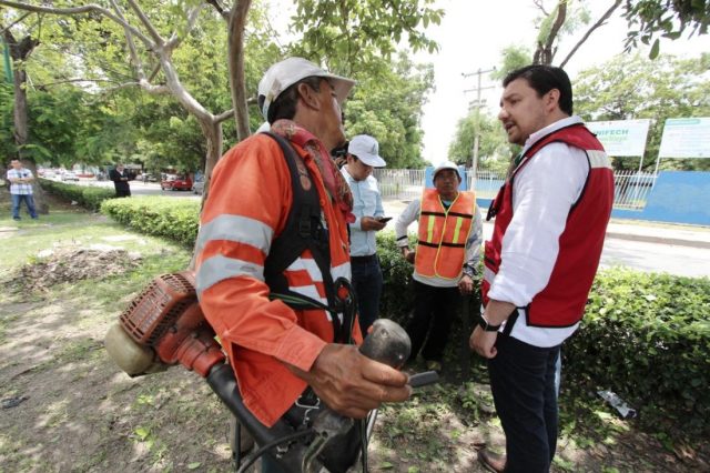 Supervisa Fernando Castellanos trabajos de mejoramiento urbano en Tuxtla