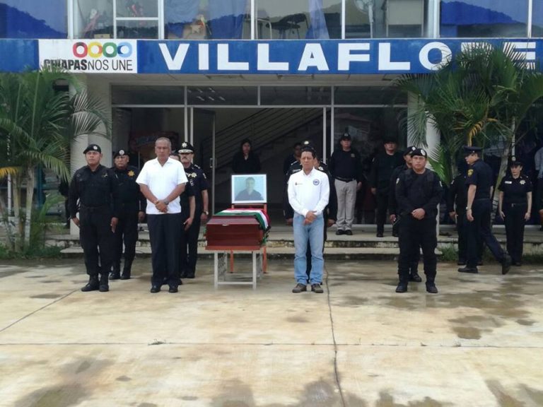 SSyPC realiza homenaje póstumo a policías