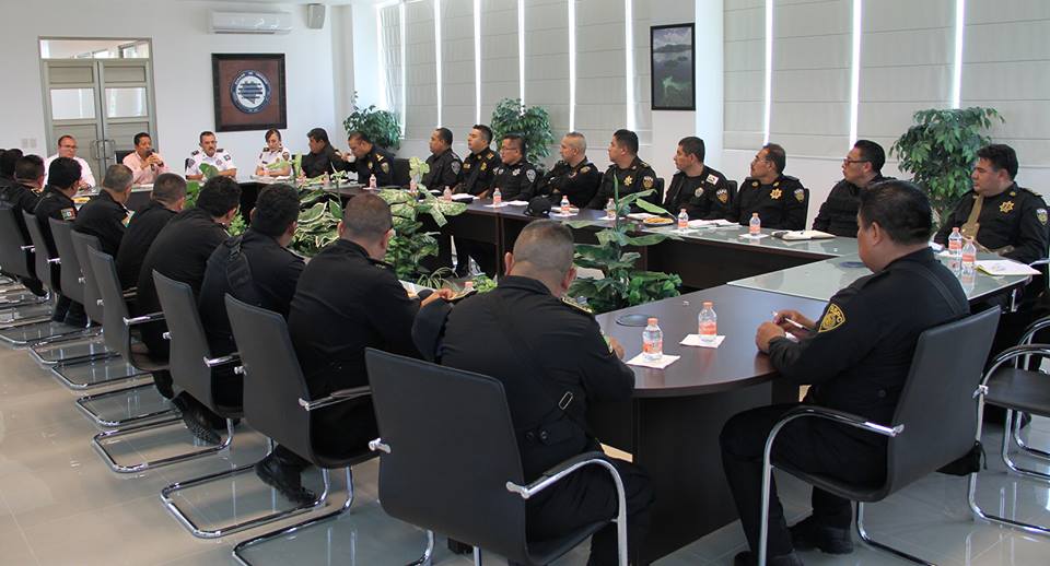 Llaven Abarca reconoce labor social de la policía ante sismo