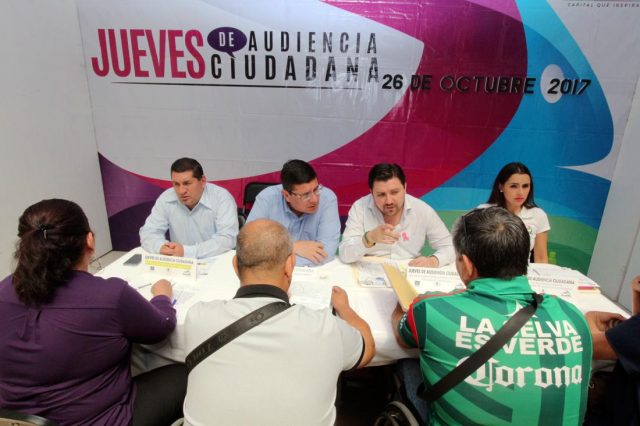 Cientos de tuxtlecos son atendidos personalmente por Fernando Castellanos en Jueves de Audiencia ciudadana