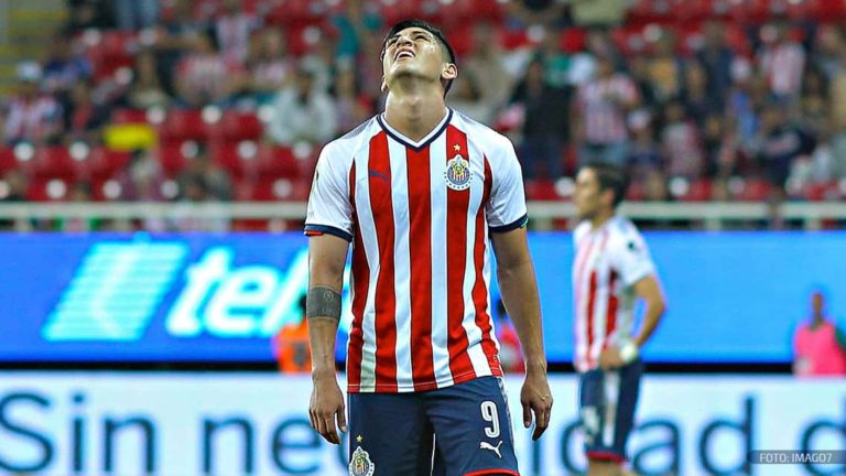 Alan Pulido habría sufrido terrible accidente automovilístico