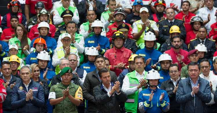 Reconocimientos a equipos de búsqueda y rescate que actuaron en distintos sitios del país tras sismos