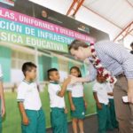 Manuel Velasco constata regreso a clases seguro y ordenado