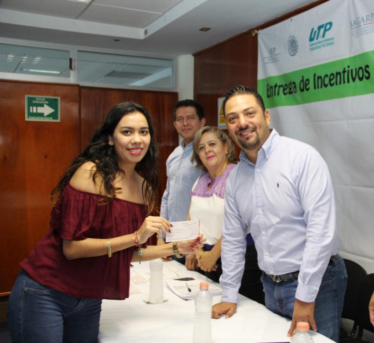 Entregan becas del programa Extensionismo Joven a estudiantes de la Politécnica de Chiapas se capacitación 261 productores en transformación agroindustrial