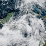 La tormenta tropical Nate amenaza con convertirse en huracán y azotar el golfo de México