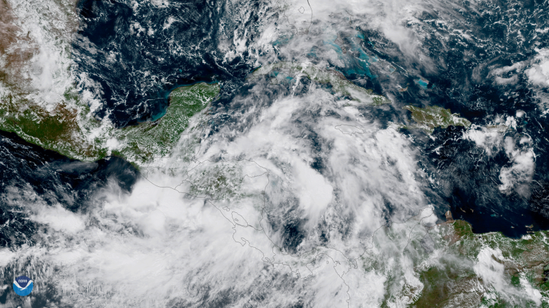 La tormenta tropical Nate amenaza con convertirse en huracán y azotar el golfo de México