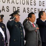 Llaven Abarca asiste a condecoración de perseverancia y colocación de insignias a militares