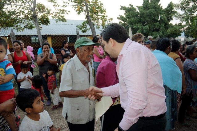 Entrega Fernando Castellanos ayuda humanitaria ante la temporada de invierno en Tuxtla