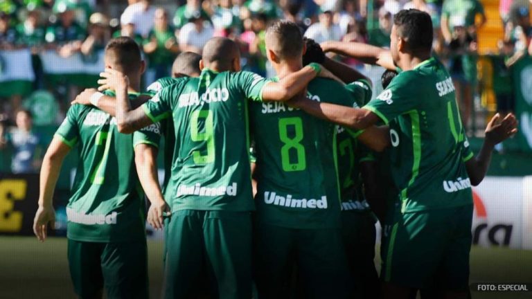 Chapecoense sigue su reconstrucción casi un año después de la tragedia