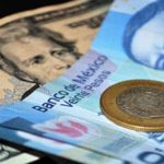 El dólar llega a 20.10 pesos al menudeo