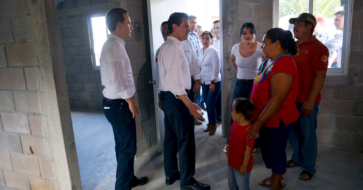 Entrega de viviendas nuevas a familias de Chiapas