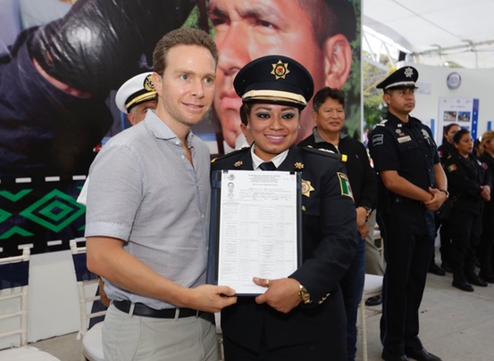 Aumento salarial, reconocimiento a policías: Velasco