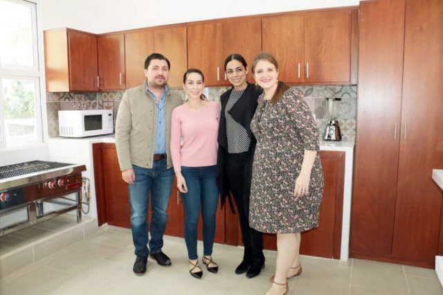 Reinauguran Fernando Castellanos y Martha Muñoz la Casa Taller de la colonia 24 de Junio