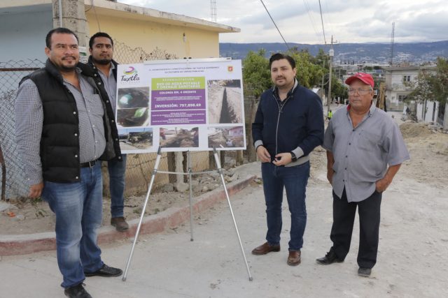 Fernando Castellanos sigue introduciendo servicios básicos en colonias de Tuxtla