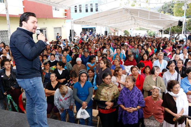 Entrega Fernando Castellanos ayuda humanitaria para combatir la llegada de frentes fríos en Tuxtla