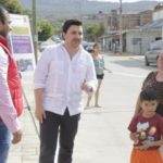 Inaugura Fernando Castellanos arteria principal en la colonia El Roble