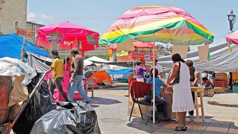 Terminales patito se adueñan de las calles de Oaxaca