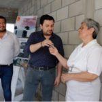 Entrega Fernando Castellanos viviendas nuevas en Tuxtla