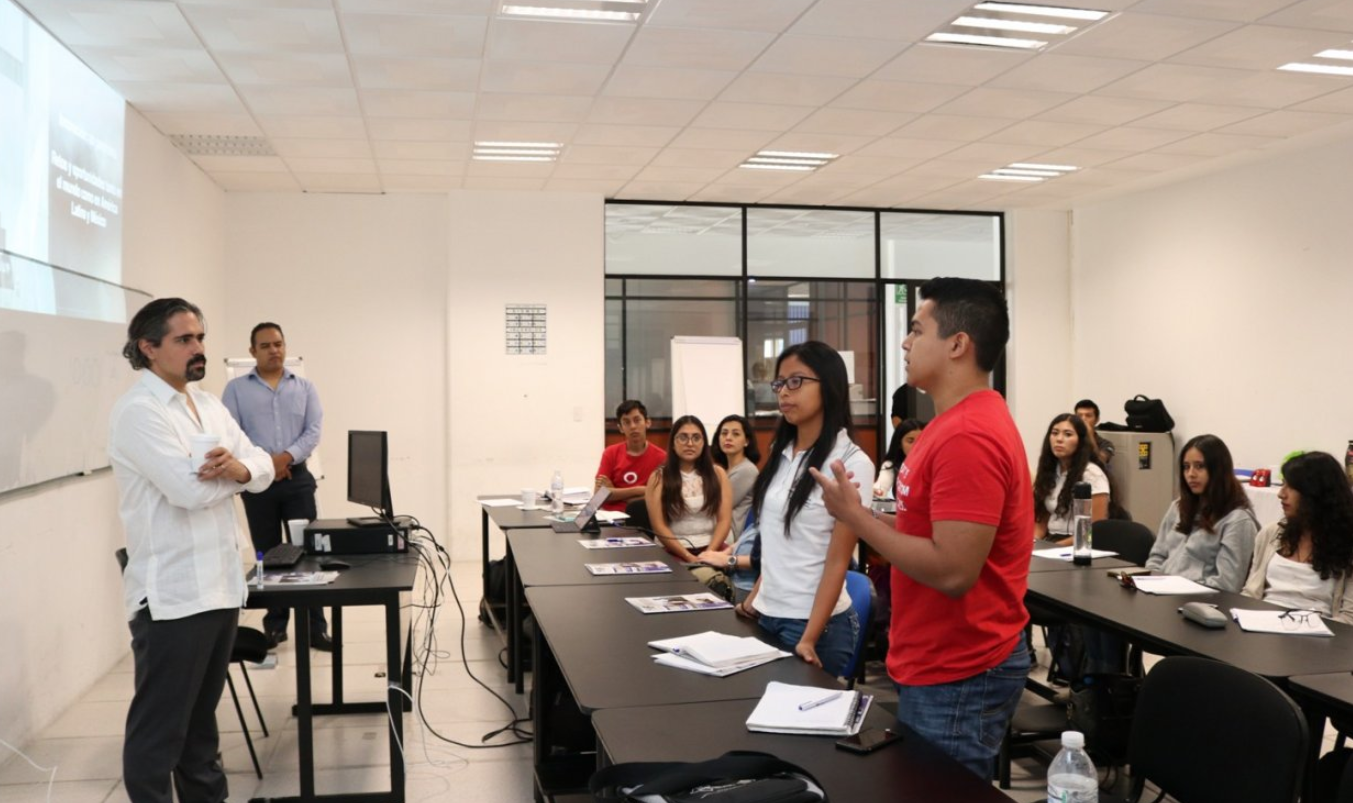 Actualizan en temas de innovación y emprendimiento a jóvenes de la Politécnica de Chiapas